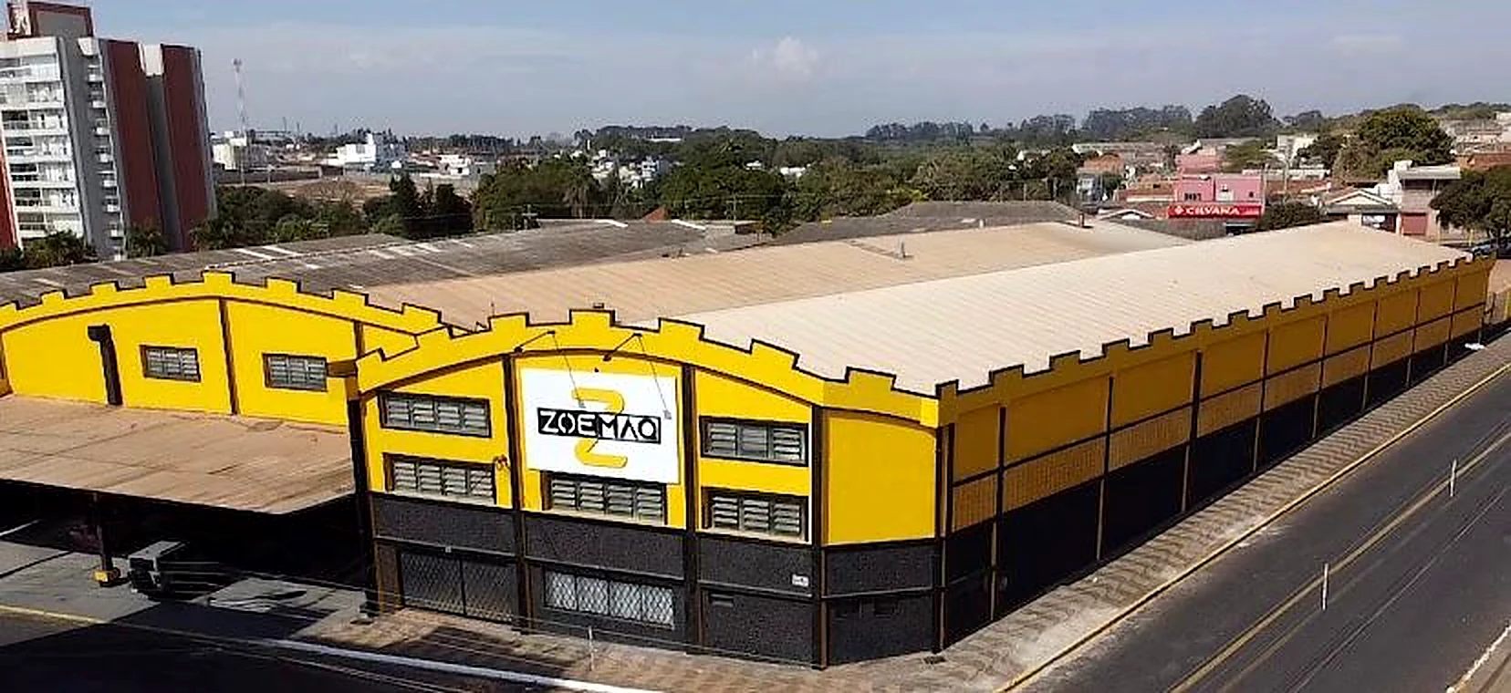 Fachada da fábrica da Zoemaq em Porto Ferreira
